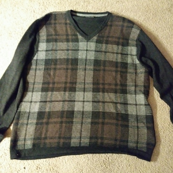 This is a nice impermeable sweater - Picture 1 of 3